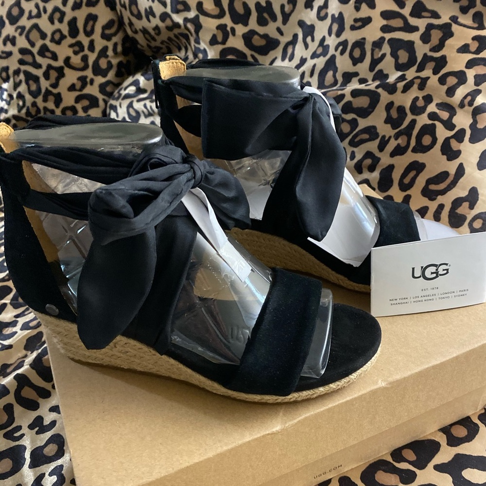 Womens size 6 UGG wedges
